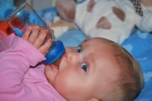Baby Trinkmenge – Wieviel muss ein Baby trinken?