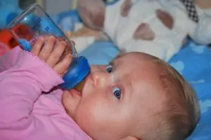 Baby Trinkmenge – Wieviel muss ein Baby trinken?