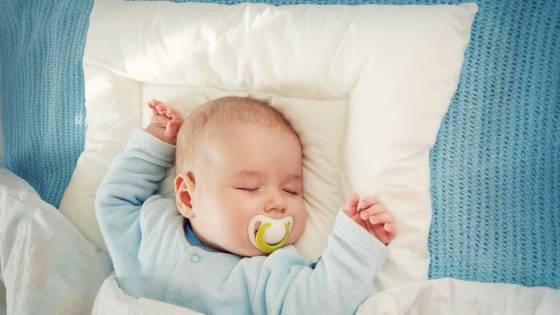 baby im elternbett