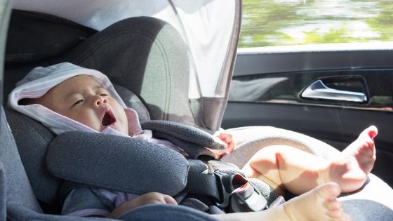 Sicher mit Baby im Auto: Tipps für Eltern